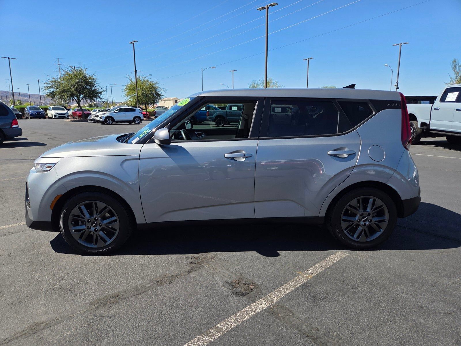 Used 2022 Kia Soul EX FWD image 3