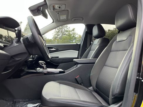 Used 2025 Chevrolet Trax LT w/ LT Convenience Package image 24