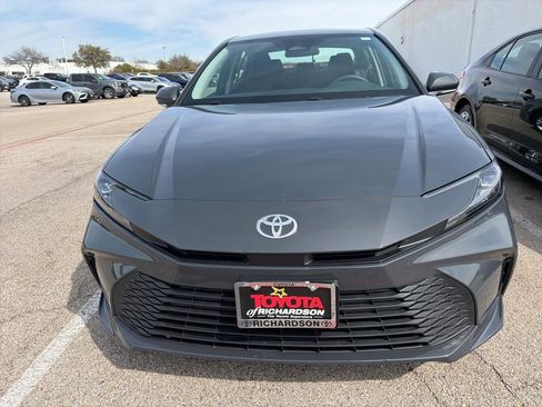 Used 2025 Toyota Camry LE image 2