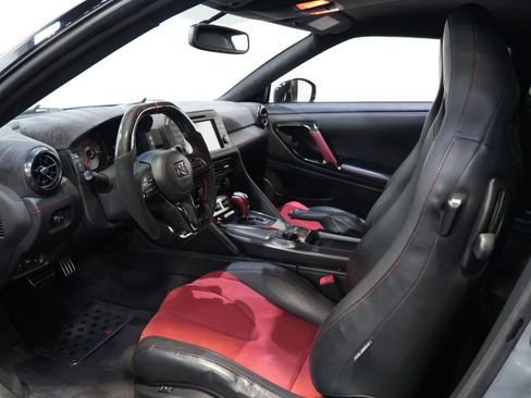 Used 2017 Nissan GT-R NISMO AWD/4WD image 30