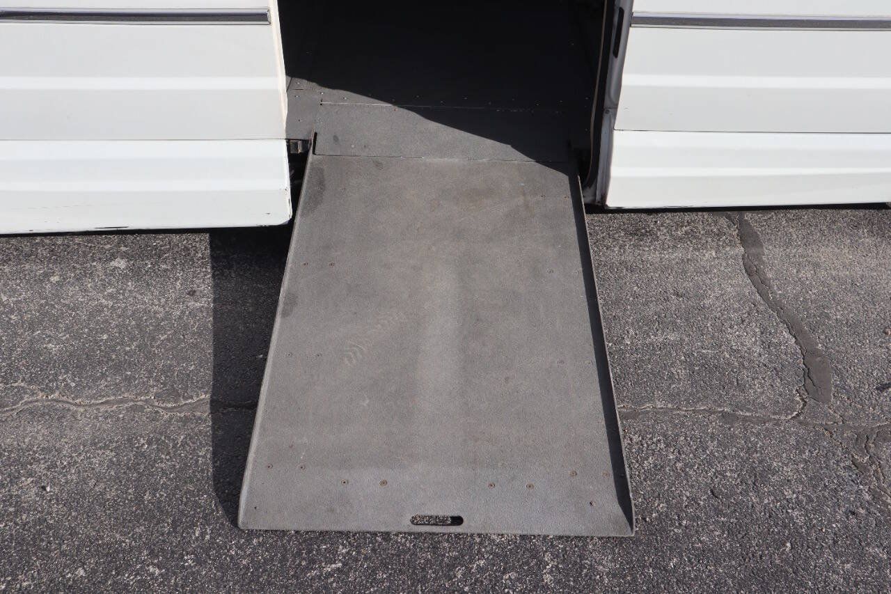 Used 2010 Chrysler Town & Country Touring FWD image 21