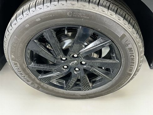 Used 2023 Chevrolet Equinox LS w/ Midnight Edition image 11