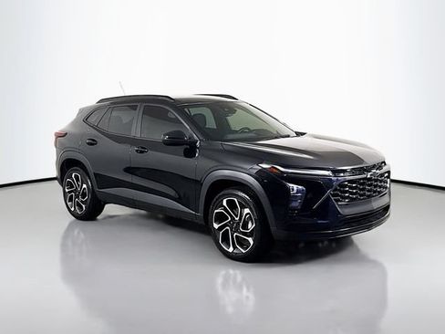 Used 2024 Chevrolet Trax RS FWD image 2