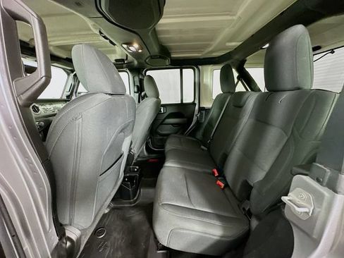 Used 2019 Jeep Wrangler Unlimited Sahara w/ Cold Weather Group AWD/4WD image 29