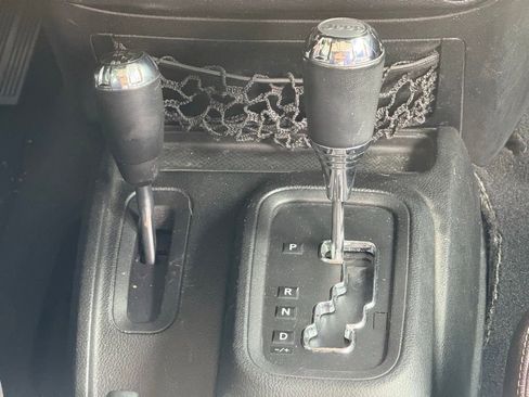 Used 2014 Jeep Wrangler Unlimited Sahara w/ Connectivity Group AWD/4WD image 14