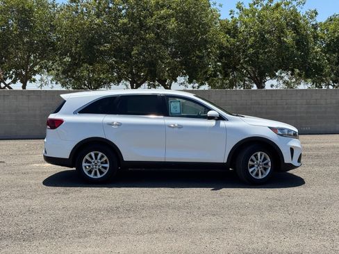 Used 2020 Kia Sorento LX FWD image 2