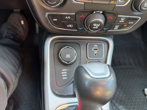 Used 2018 Jeep Compass Latitude w/ Popular Equipment Group image 21