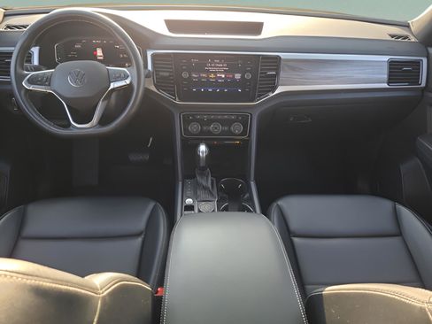 Used 2022 Volkswagen Atlas Cross Sport SE w/ Panoramic Sunroof Package image 12