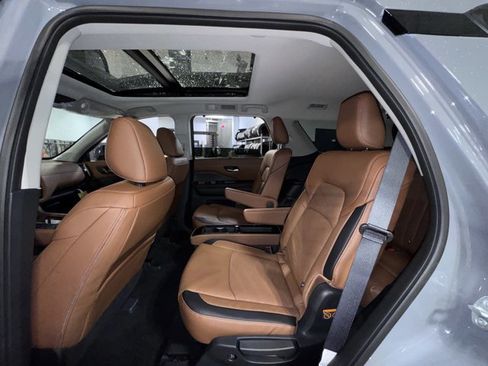 New 2025 Nissan Pathfinder Platinum image 32