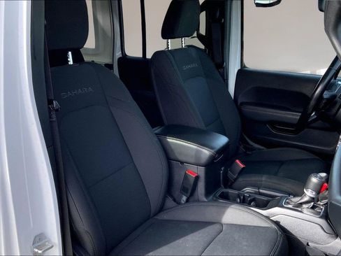 Used 2020 Jeep Wrangler Unlimited Sahara image 7