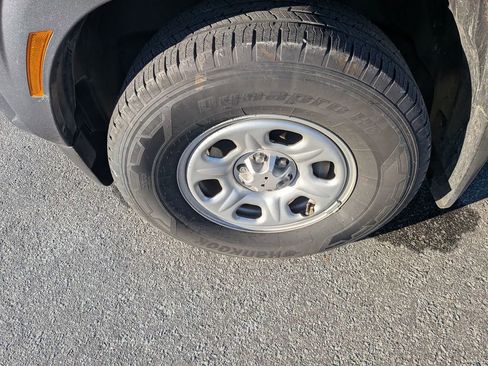 Used 2024 Nissan Frontier S w/ Technology Package image 2