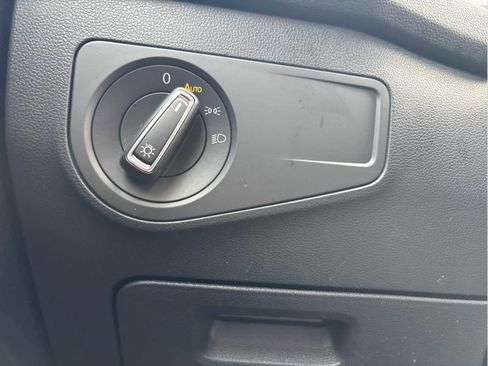 Certified 2020 Volkswagen Tiguan SE image 18