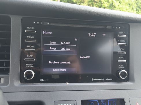 Used 2020 Toyota Sienna LE w/ LE Preferred Package FWD image 24