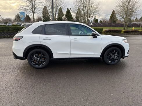 Certified 2025 Honda HR-V Sport image 8