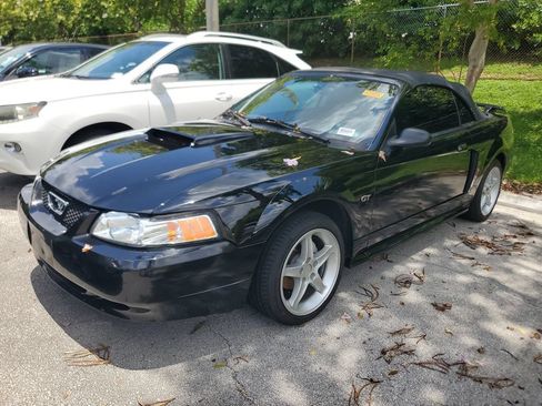 Used 2002 Ford Mustang GT RWD image 2