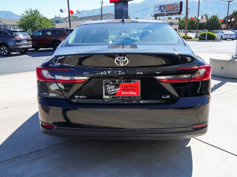 Used 2025 Toyota Camry LE FWD image 7
