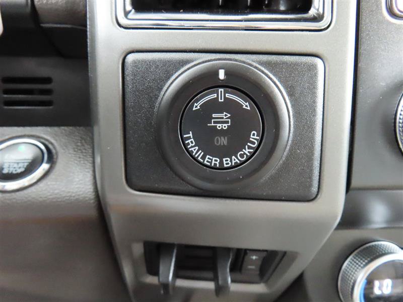 Used 2020 Ford Expedition XLT w/ Equipment Group 202A AWD/4WD image 19