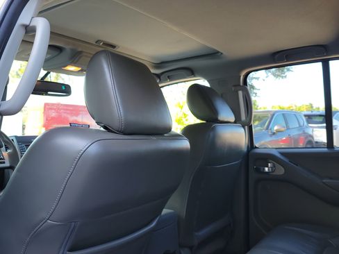 Used 2019 Nissan Frontier SL RWD image 11