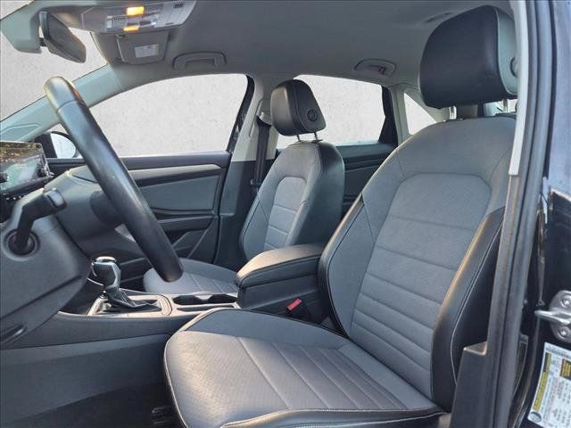 Used 2025 Volkswagen Jetta SE FWD image 15