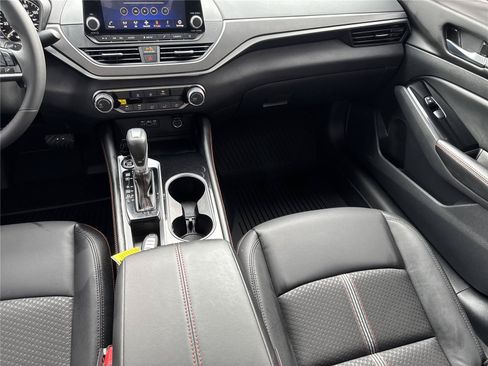 Used 2025 Nissan Altima 2.5 SR FWD image 17