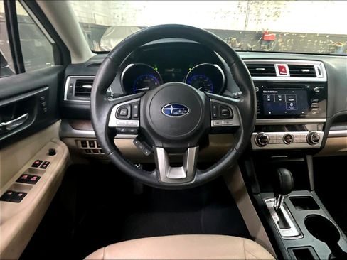 Used 2017 Subaru Outback 2.5i Limited AWD/4WD image 8