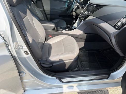 Used 2011 Hyundai Sonata Limited w/ Navigation Pkg 5 FWD image 10