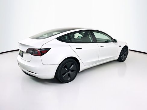 Used 2023 Tesla Model 3 Standard Range image 9