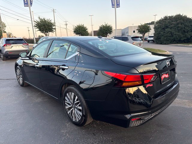 Used 2025 Nissan Altima 2.5 SV FWD image 7