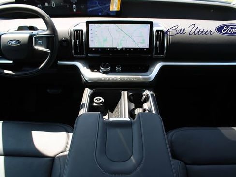 New 2025 Ford Expedition Platinum image 12