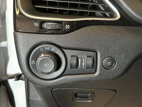 Used 2023 Jeep Cherokee Altitude Lux AWD/4WD image 17