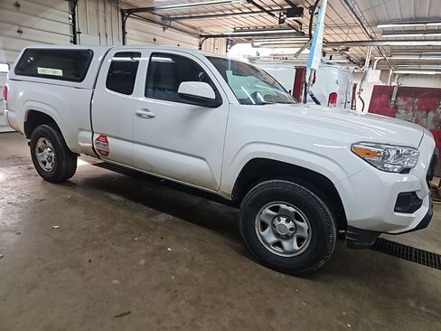 Used 2021 Toyota Tacoma SR image 6