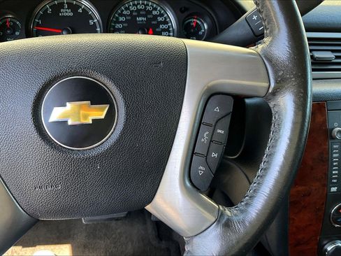 Used 2014 Chevrolet Suburban LTZ image 19