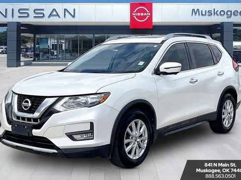 Used 2017 Nissan Rogue SV FWD image 3