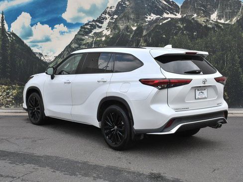 Used 2023 Toyota Highlander XSE AWD/4WD image 9