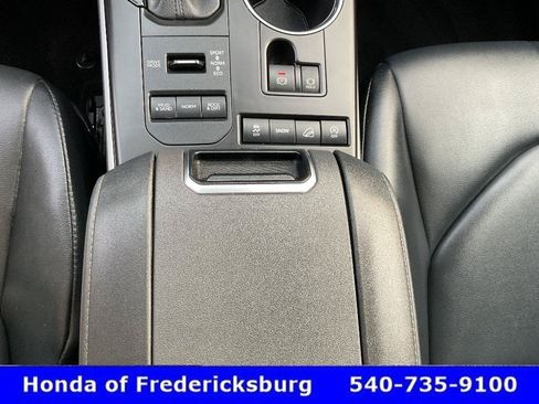 Used 2021 Toyota Highlander XLE AWD/4WD image 34