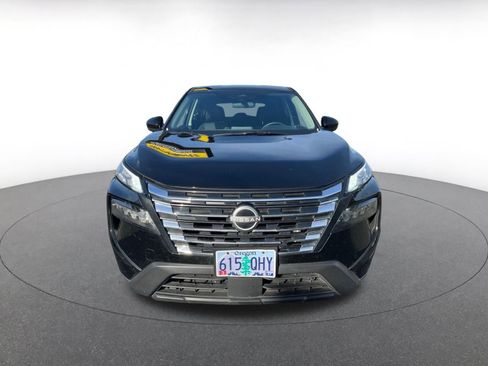 Used 2025 Nissan Rogue SV image 2