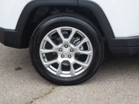 Used 2023 Jeep Compass Latitude AWD/4WD image 28