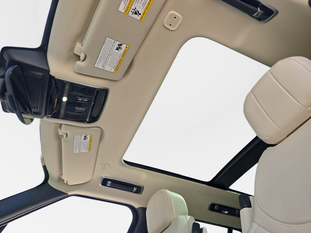 Certified 2025 Land Rover Range Rover SE AWD/4WD image 31