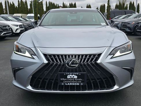 Used 2025 Lexus ES 300h w/ Premium Package image 9