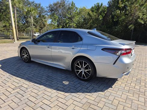 Used 2021 Toyota Camry SE image 9