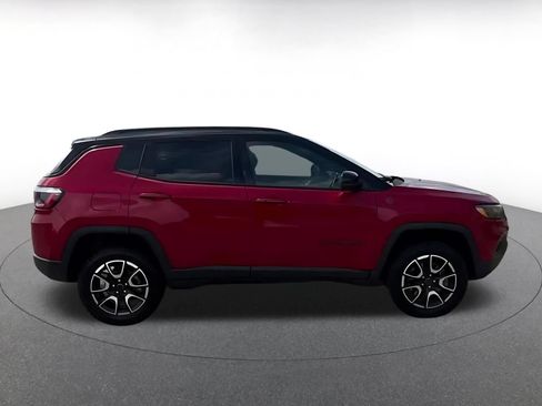 Used 2025 Jeep Compass Trailhawk AWD/4WD image 16