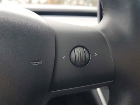 Used 2018 Tesla Model 3 image 12
