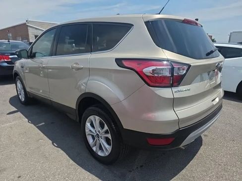 Used 2017 Ford Escape SE w/ SE Cold Weather Package FWD image 4