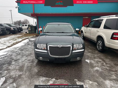 Used 2005 Chrysler 300 Touring image 2