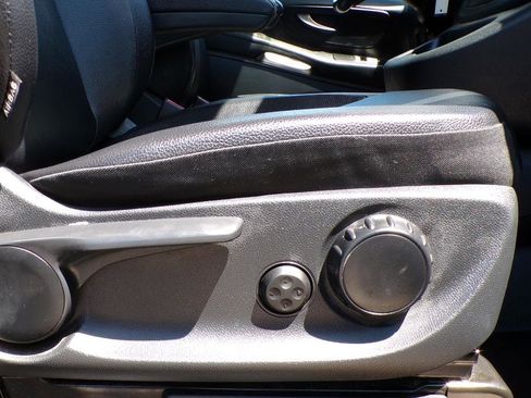 Used 2021 Mercedes-Benz Metris Passenger image 21