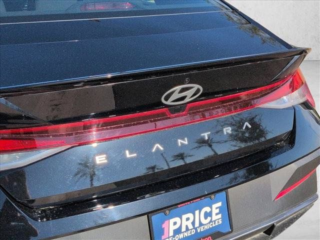 Used 2025 Hyundai Elantra Sport FWD image 30