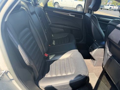 Used 2019 Ford Fusion SEL FWD image 12