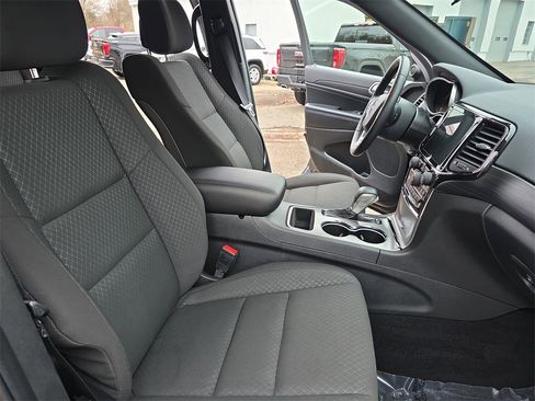 Used 2021 Jeep Grand Cherokee Laredo image 10