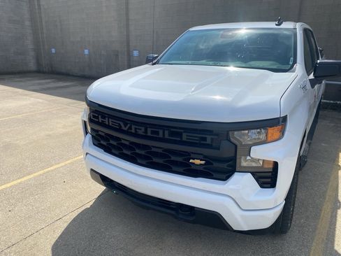 Used 2023 Chevrolet Silverado 1500 Custom AWD/4WD image 1