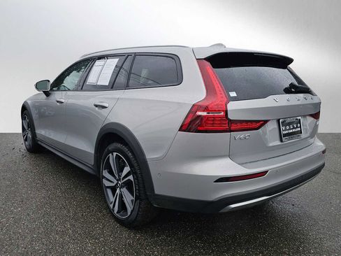 Certified 2025 Volvo V60 B5 Cross Country Plus image 5